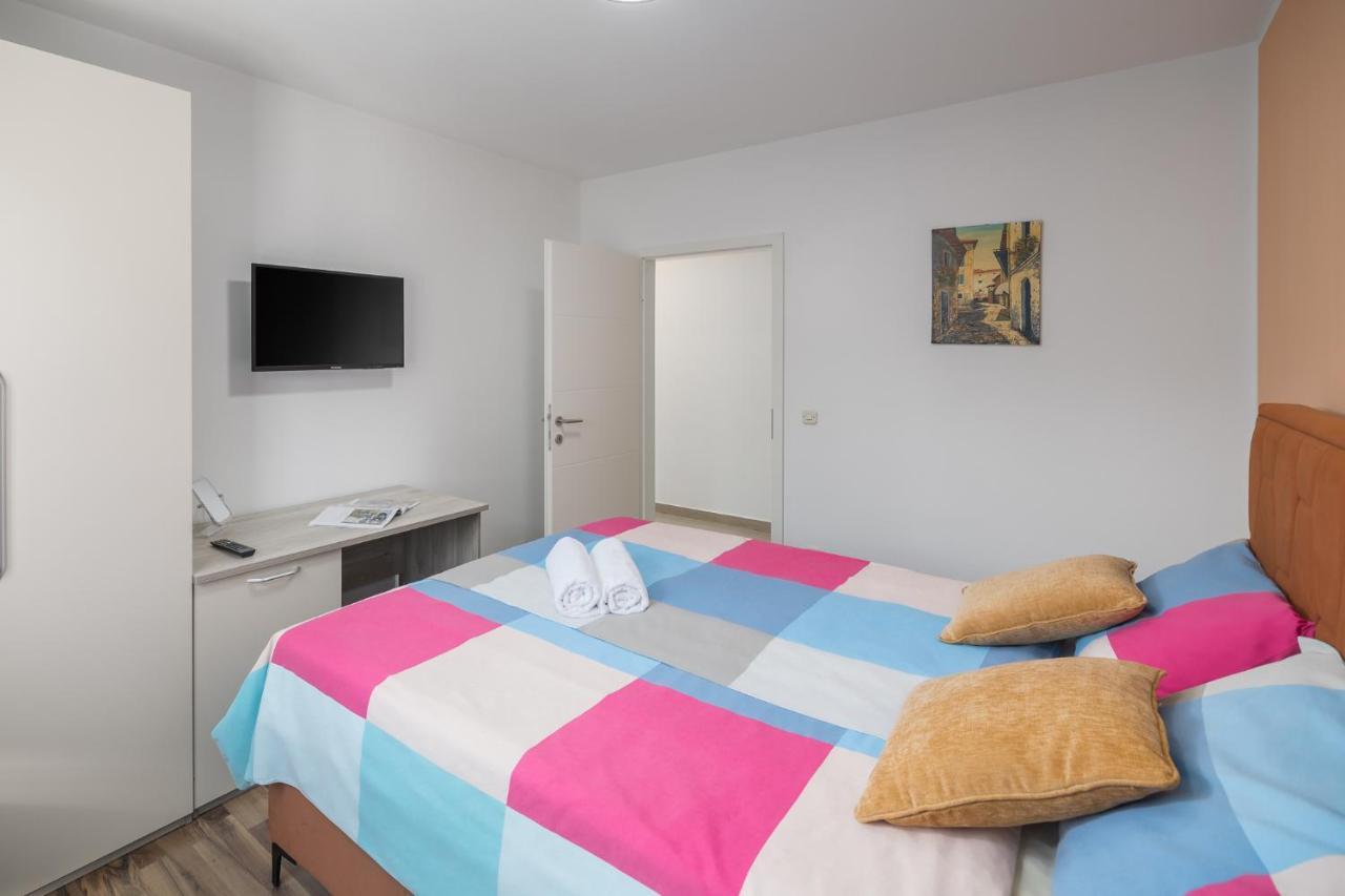 Apartmani Marinac โปเรช ภายนอก รูปภาพ